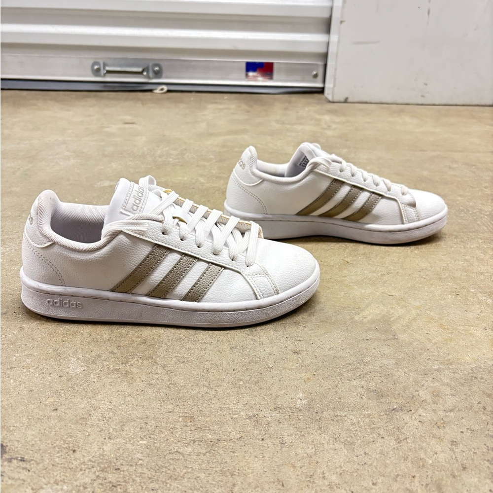 Adidas Grand Court Cloudform Metallic White & Gold Sneakers Shoes Women 6 USED